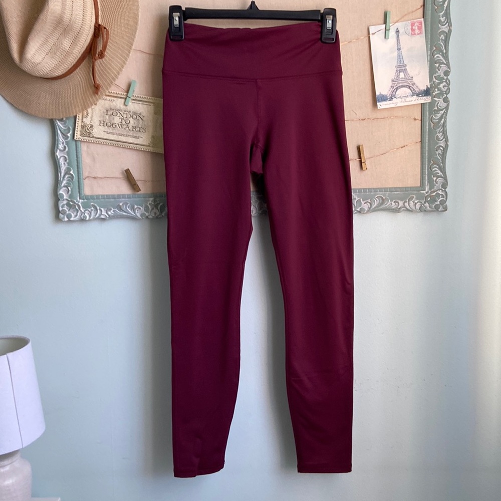 Fabletics Women's Small High-Waisted Cold Weather Black Cherry Leggings